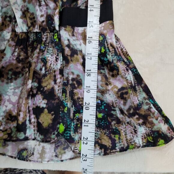 Teenflo Purple Abstract Silk Wrap Blouse with Button Snap Enclosure - Size 6 - Picture 8 of 8